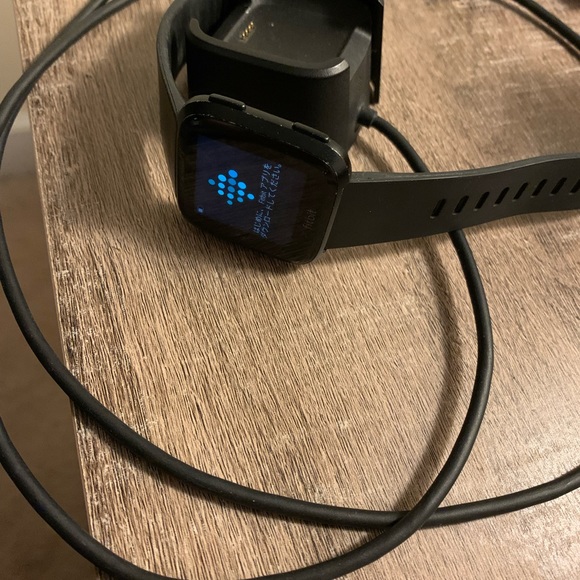 Fitbit Versa - Picture 2 of 8